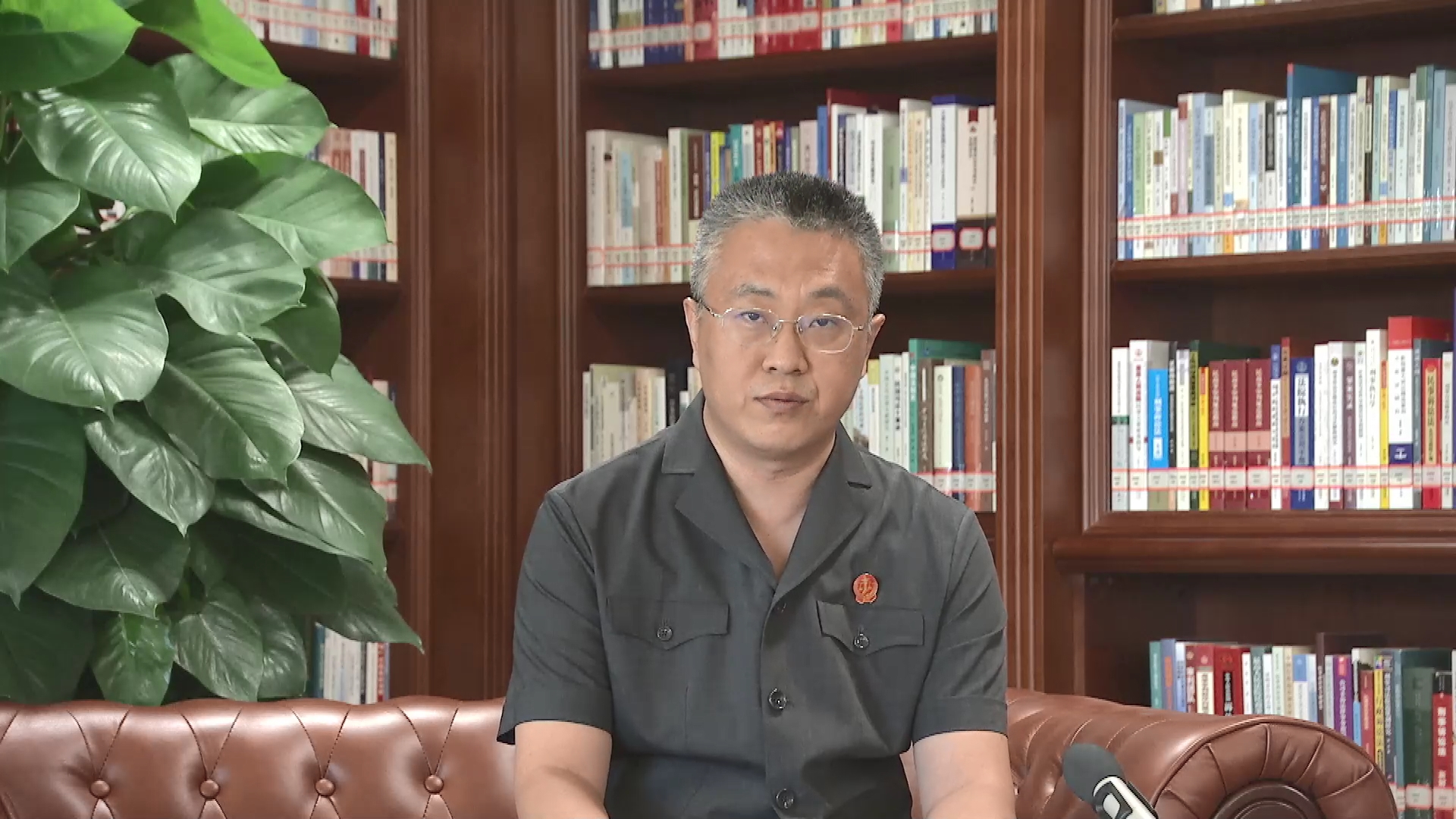 李伟_副本.jpg